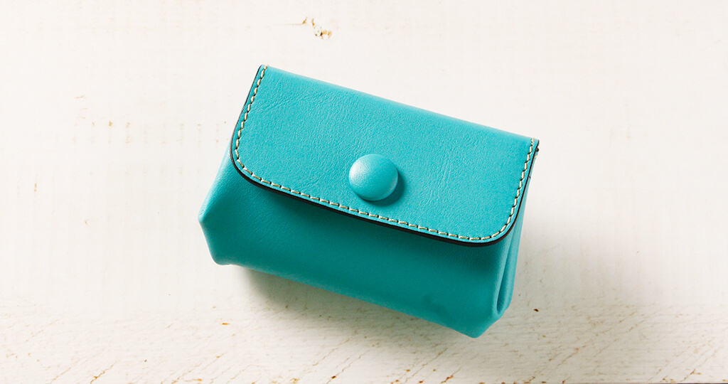青色の財布の画像