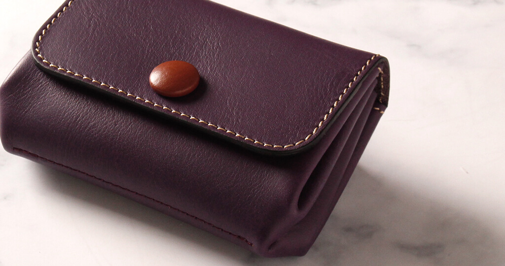 紫色の財布の画像