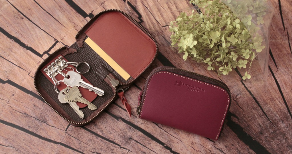 新品】Chloe アルファベット AirPods Proケース ストラップ 柄（もう  