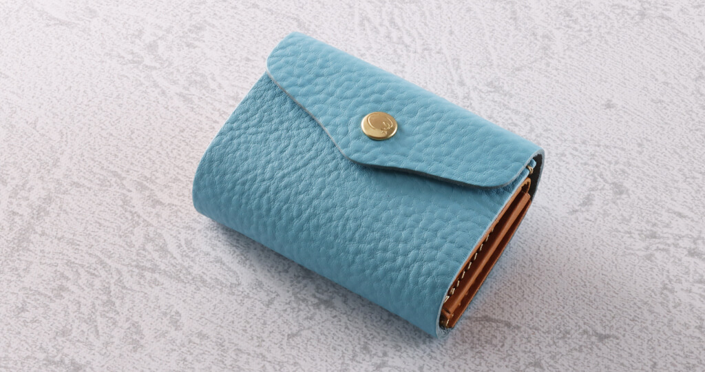 青の財布
