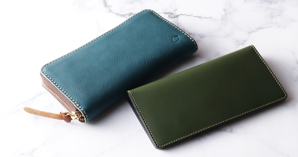 緑と青の財布の画像