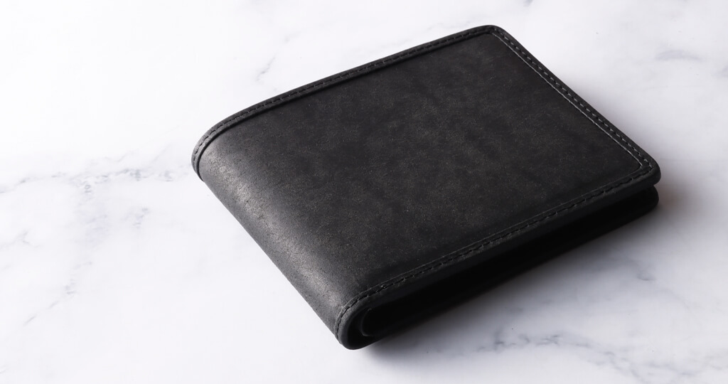 黒の財布の画像