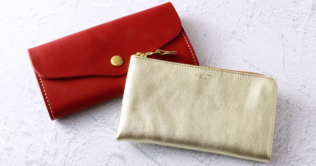 赤と金色の長財布の画像
