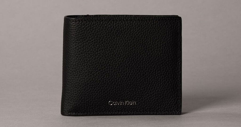 CK CALVIN KLEIN エンボスレザーハーフウォレット